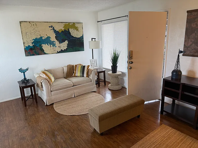 4068 Oakcrest Dr #3 — Photo 2