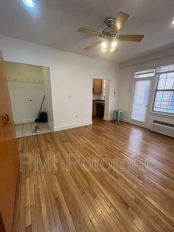 1401 Columbia Rd NW — Photo 2