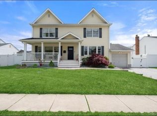 47 Syosset Circle, Syosset, NY 11791