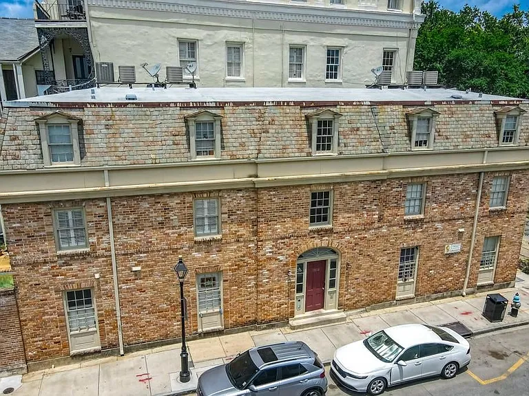 1323 Dauphine St #3 — Photo 2