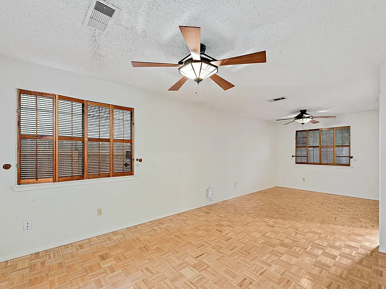 8022 Scotland Yard — Photo 17
