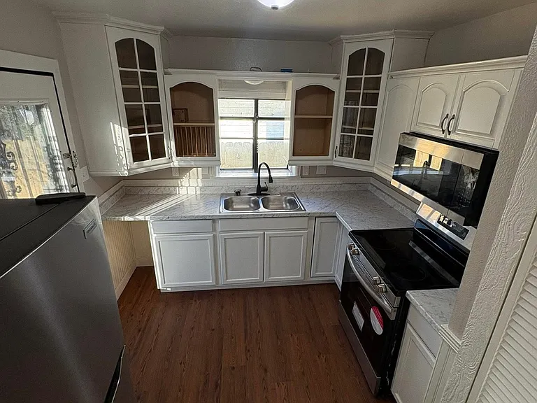 4321 Cherry St — Photo 10