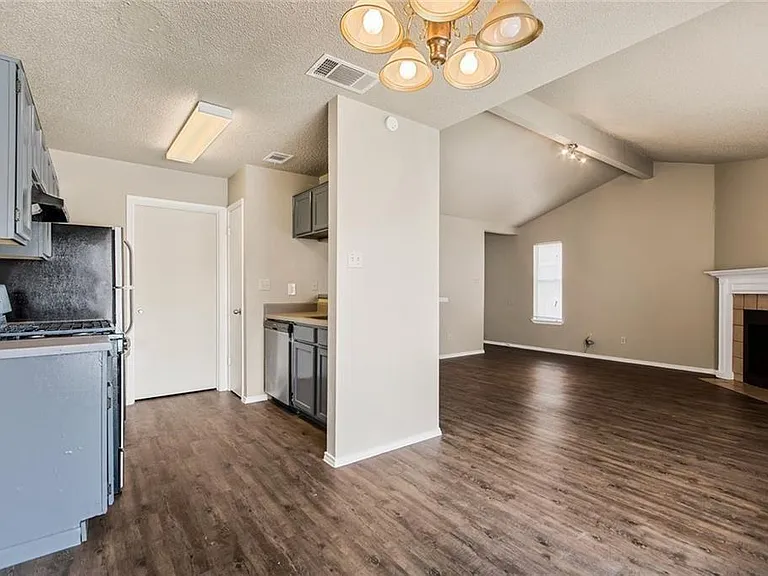 1220 Orchard Park Cir — Photo 5