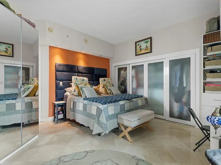 350 NE 24th St #703 — Photo 4