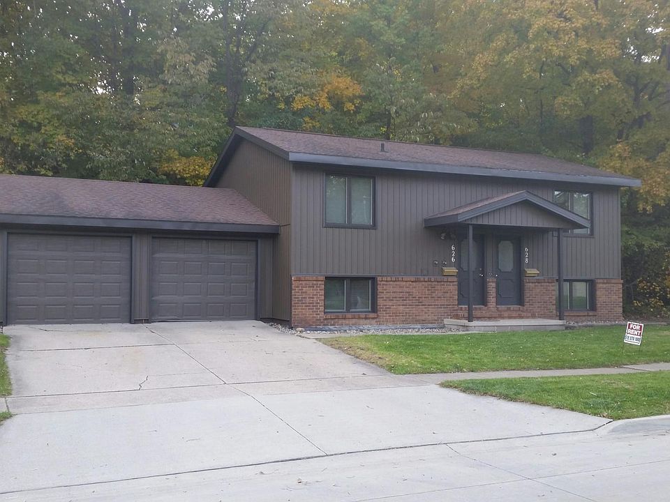 1st image of 628 Carr Dr #628