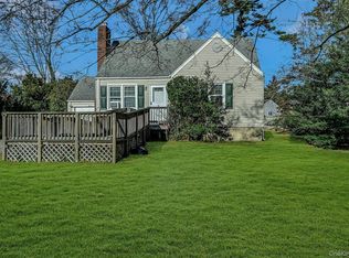 11 Doxsee Pl, Islip, NY 11751