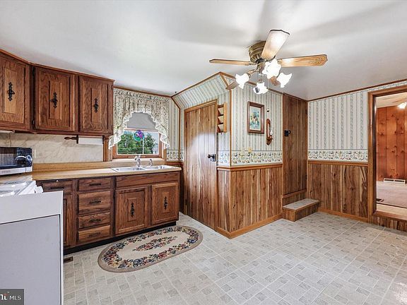 5th image of 9914 Kelly Rd