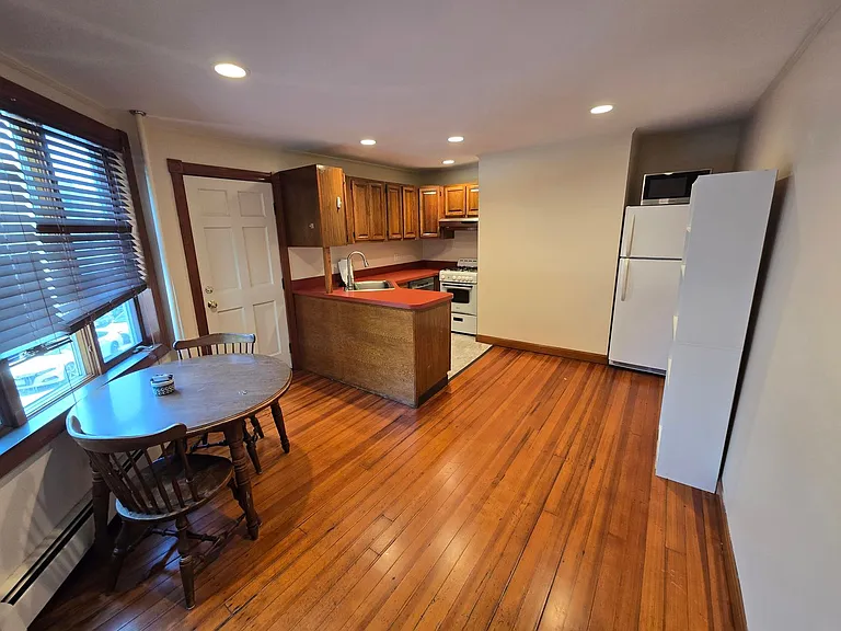 83 Cabot 1 Bartlett St — Photo 8