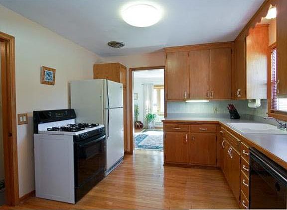 4th image of 6908 Harriet Avenue