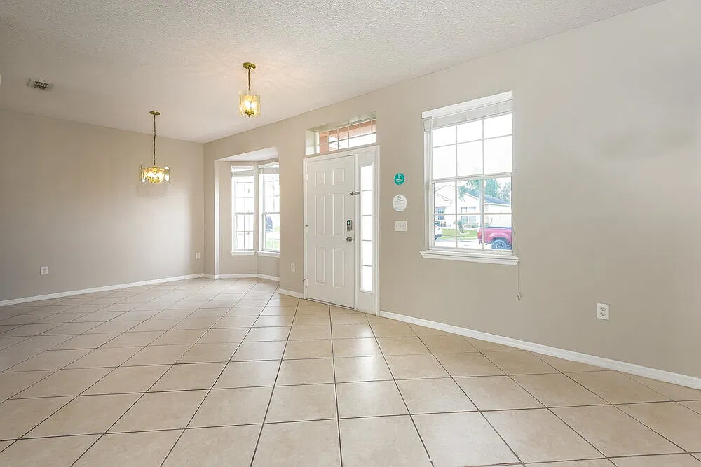 4 bed, 2.0 bath, 1770 sqft, $3,420 — Photo 4
