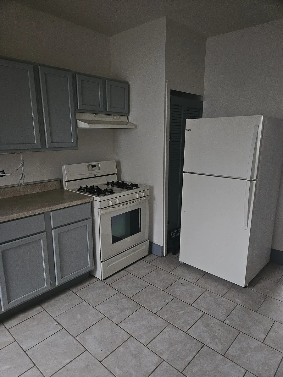 Building Photo - 1027 W 19th St #2