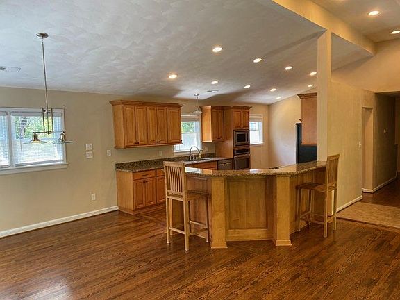 4th image of 5027 Shady Side Dr
