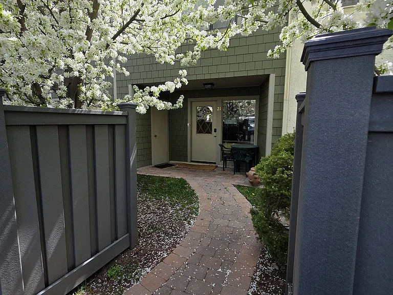 280 3rd Ave #21 — Photo 1