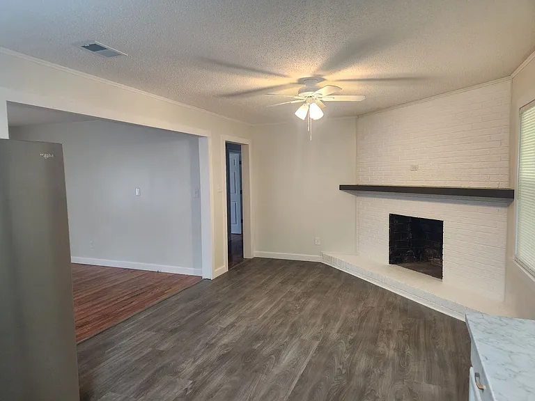 1020 N Center St — Photo 4