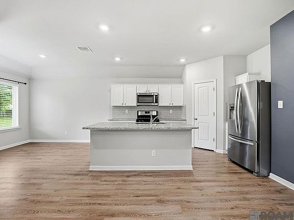 3rd image of 44049 Fern St