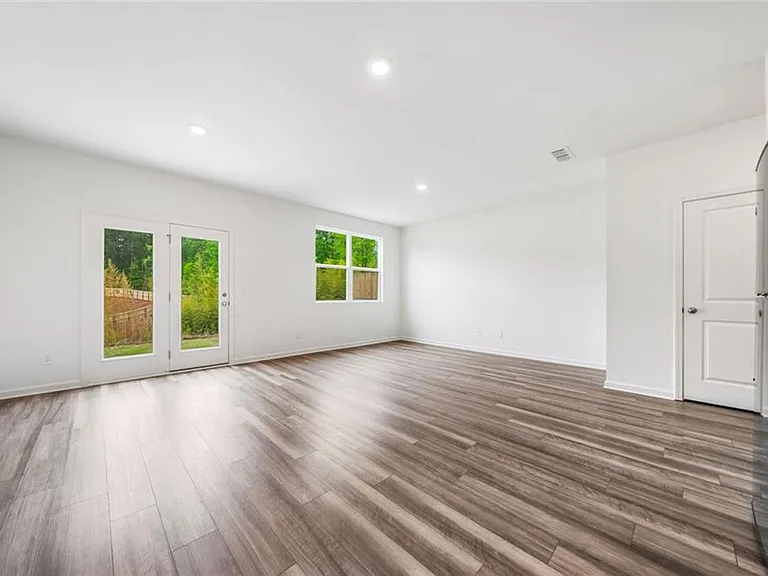 602 Jervis Way — Photo 9