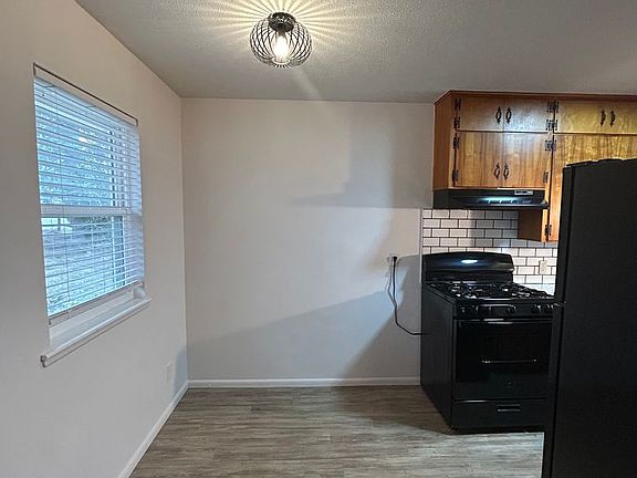 5th image of 210 S Hill Ave APT 2