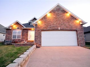 1408 E Fairwind, Ozark, MO 65721