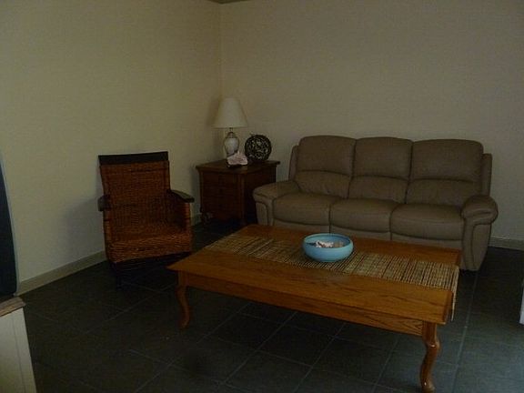 2nd image of 850 Mallery St APT O1