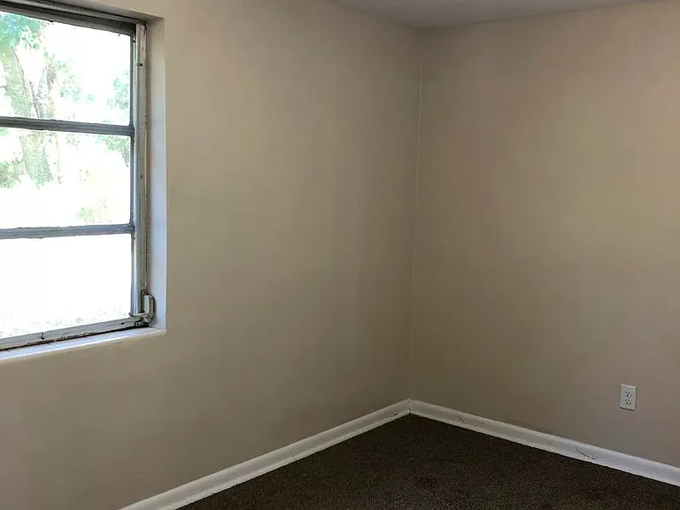 138 Homestead Ave — Photo 6
