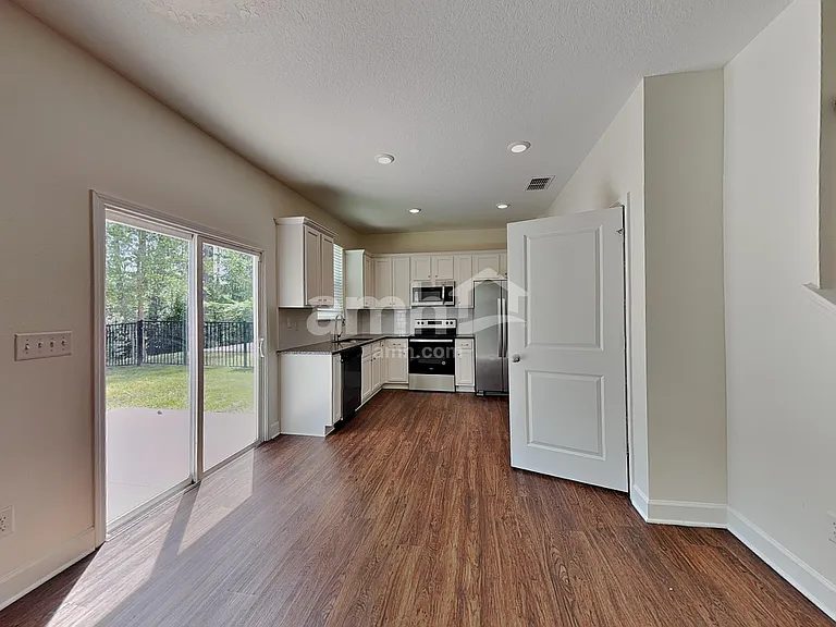 10323 Marsh Edge Ct — Photo 4