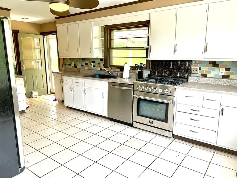 118 Rathbone Rd — Photo 9