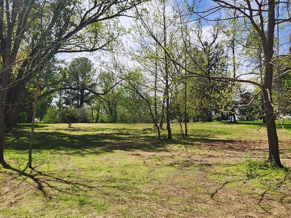 9710 Overlea Dr, Rockville, MD 20850