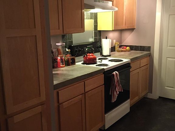 Oven, stove/hood with backsplash