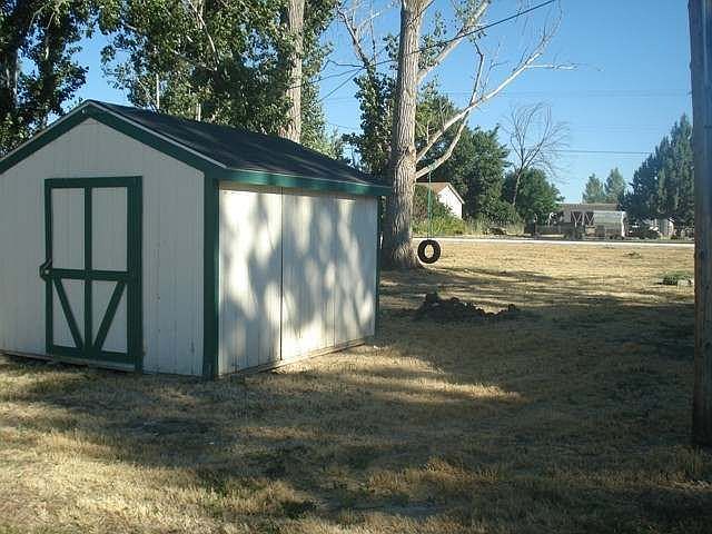 2nd image of 2718 E Victory Rd