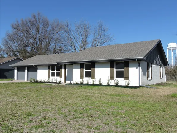 105 Briarwood St, Commerce, TX 75428