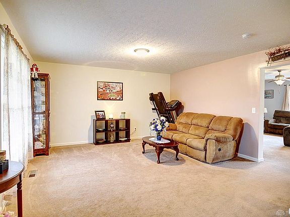 3rd image of 4 Brookside Dr