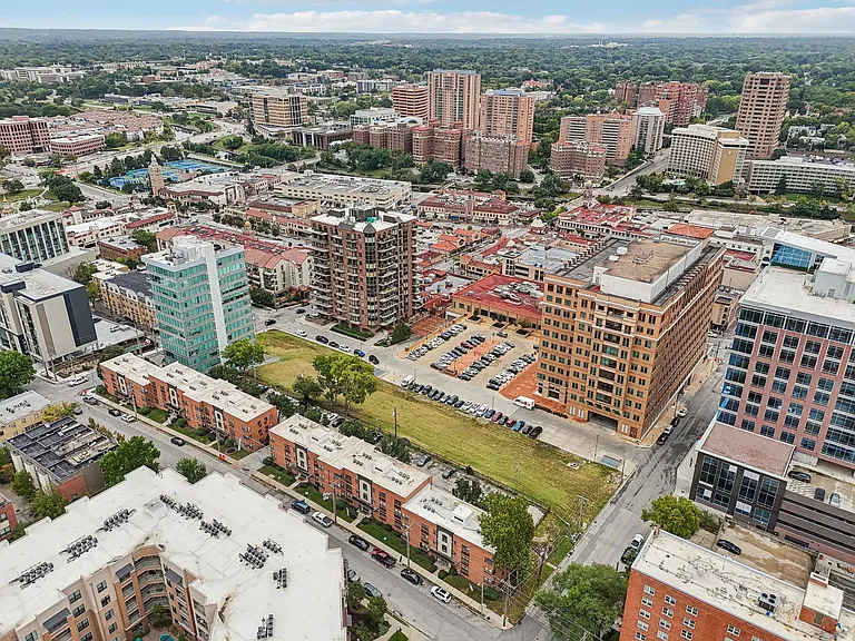 Broadway 46 Apartments — Photo 26