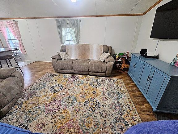 2nd image of 4 Oak Knoll Est