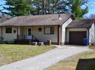 221 Vienna Ct, Houghton Lake, MI 48629
