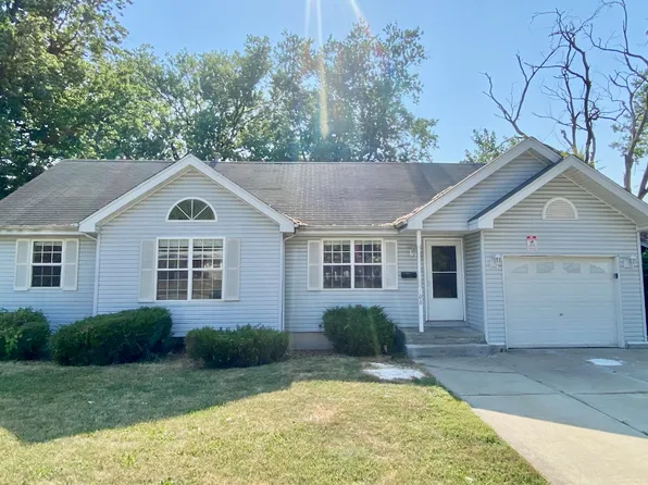 200 Durham Dr, Steger, IL 60475
