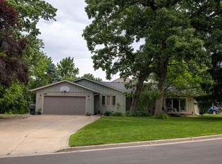 133-135 Woodview Dr, Cottage Grove, WI 53527