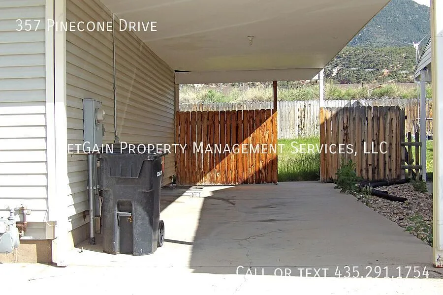 Building Photo - 357 Pinecone Dr
