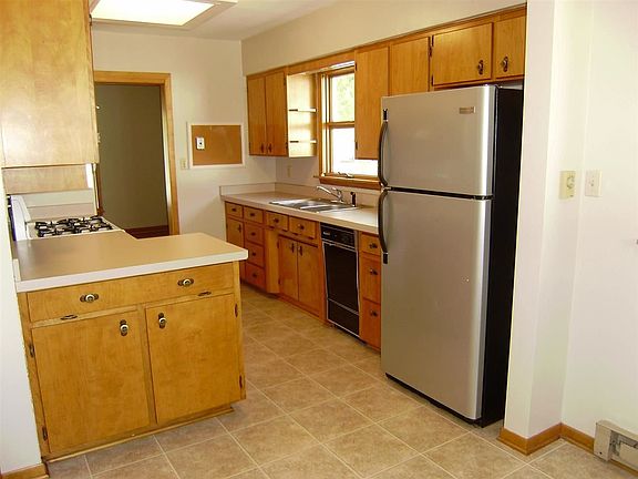 5th image of 1610 Hawthorne Dr