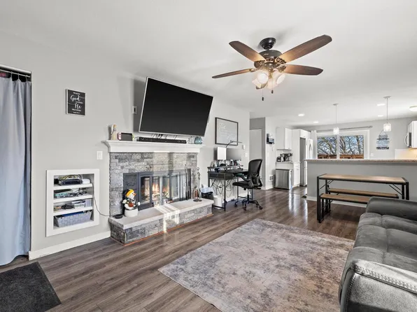 1334 Greenhedge ROAD #B8, Pewaukee, WI 53072