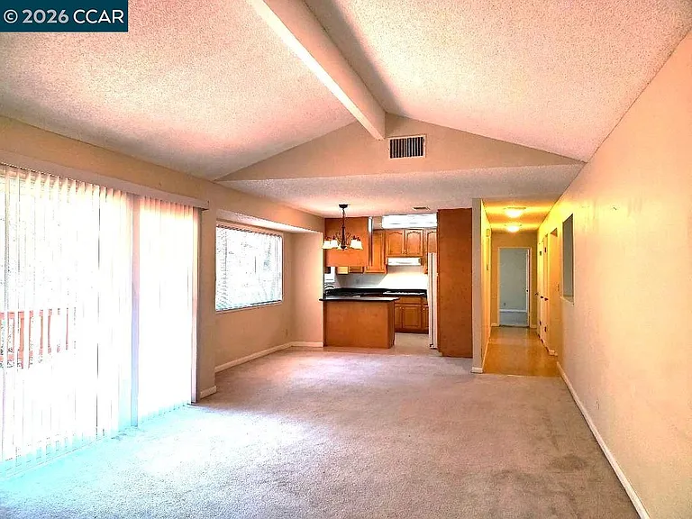 708 Court Ln — Photo 6