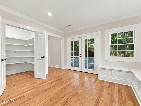 3rd image of 550 E Main Street
