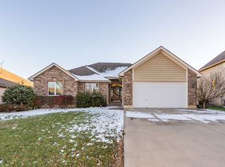 1005 NW Burr Oak Ln, Grain Valley, MO 64029