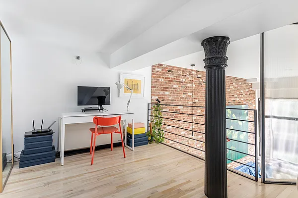 Sold by Living New York | media 5