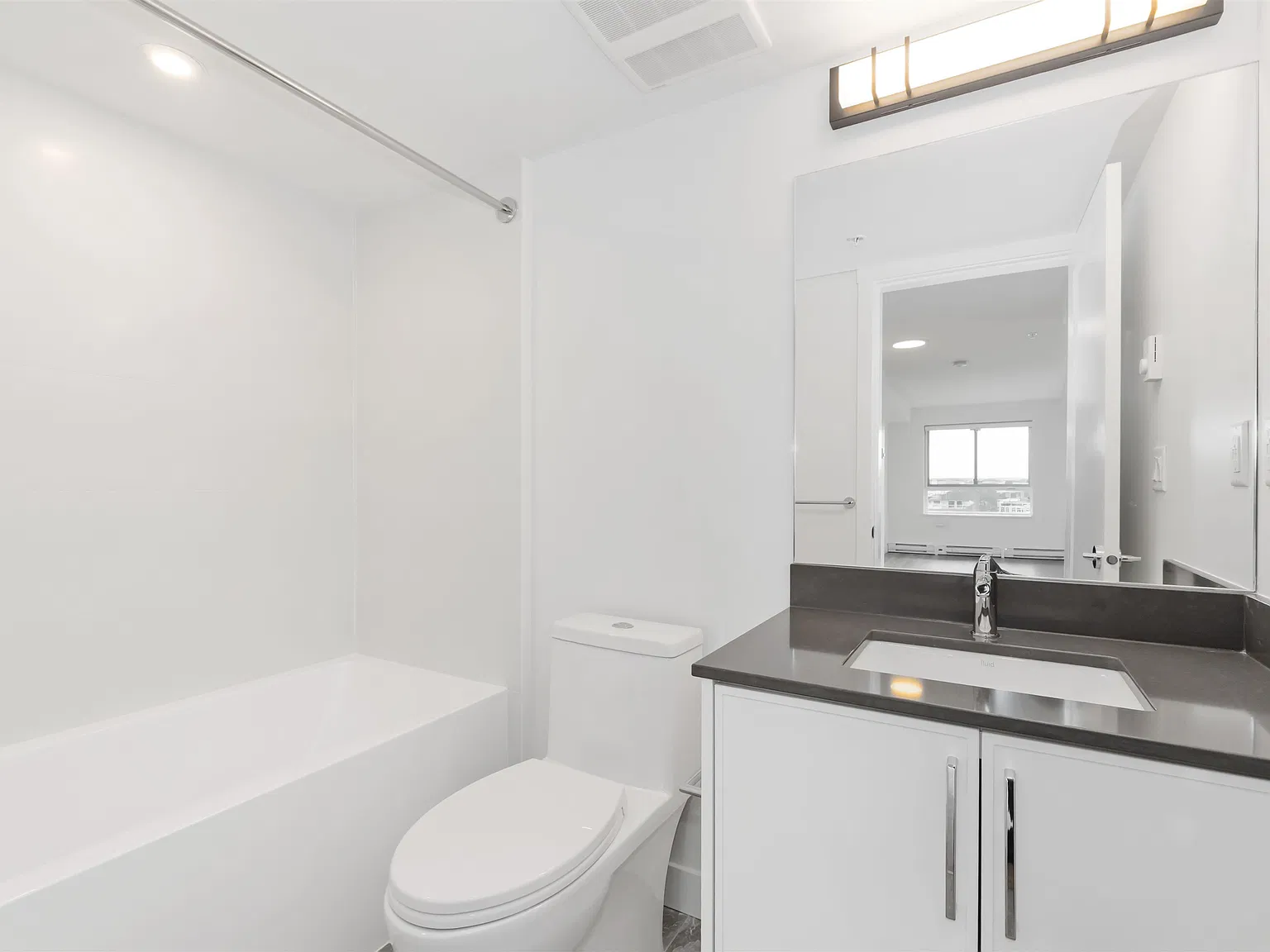 1 bed, 652 sqft, $1,950 — Photo 3