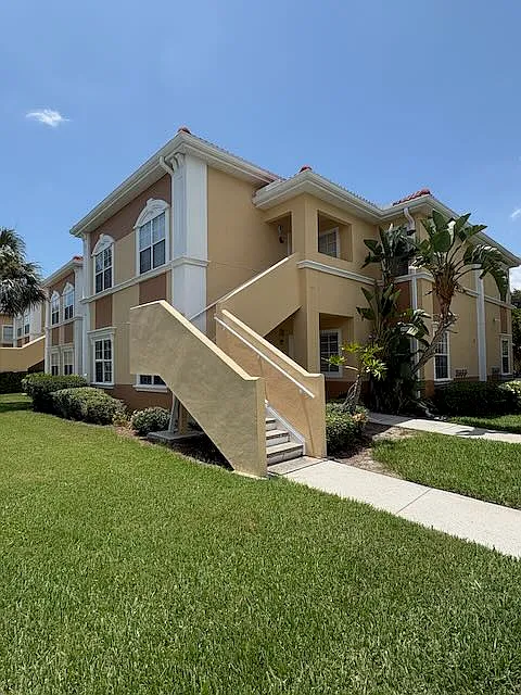 1135 Villagio Cir