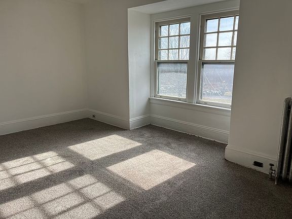 5th image of 919 E King St Fl 3