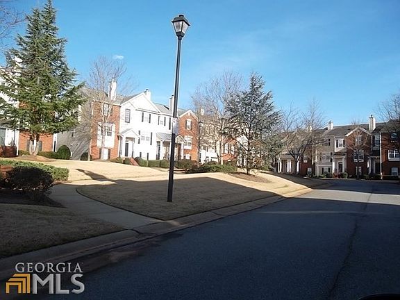 3rd image of 124 Weatherstone Square Dr