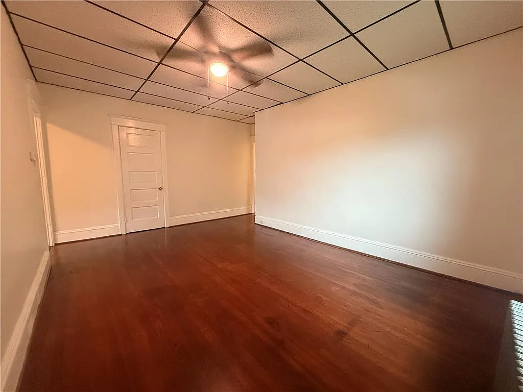 4 bed, 1.0 bath, 1166 sqft, $2,000 — Photo 3