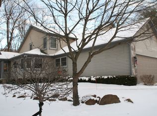 2354 Golden Pond #16, Fenton, MI