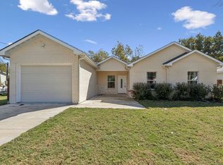 1218 E James St, Cleburne, TX 76031